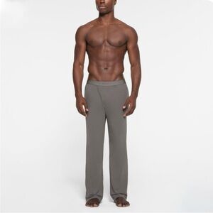 SKIMS Mens Jersey Sleep Straight Leg Pants
Size Men’s XL Color Washed Gunmetal